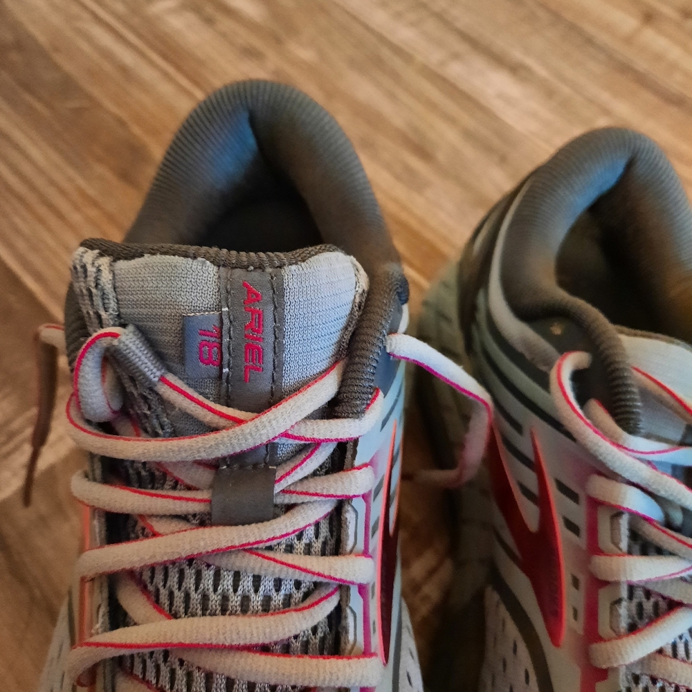 Brooks Ariel 18 Womens Athletic Shoes